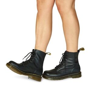 Dr Martens women’s 1460 boot